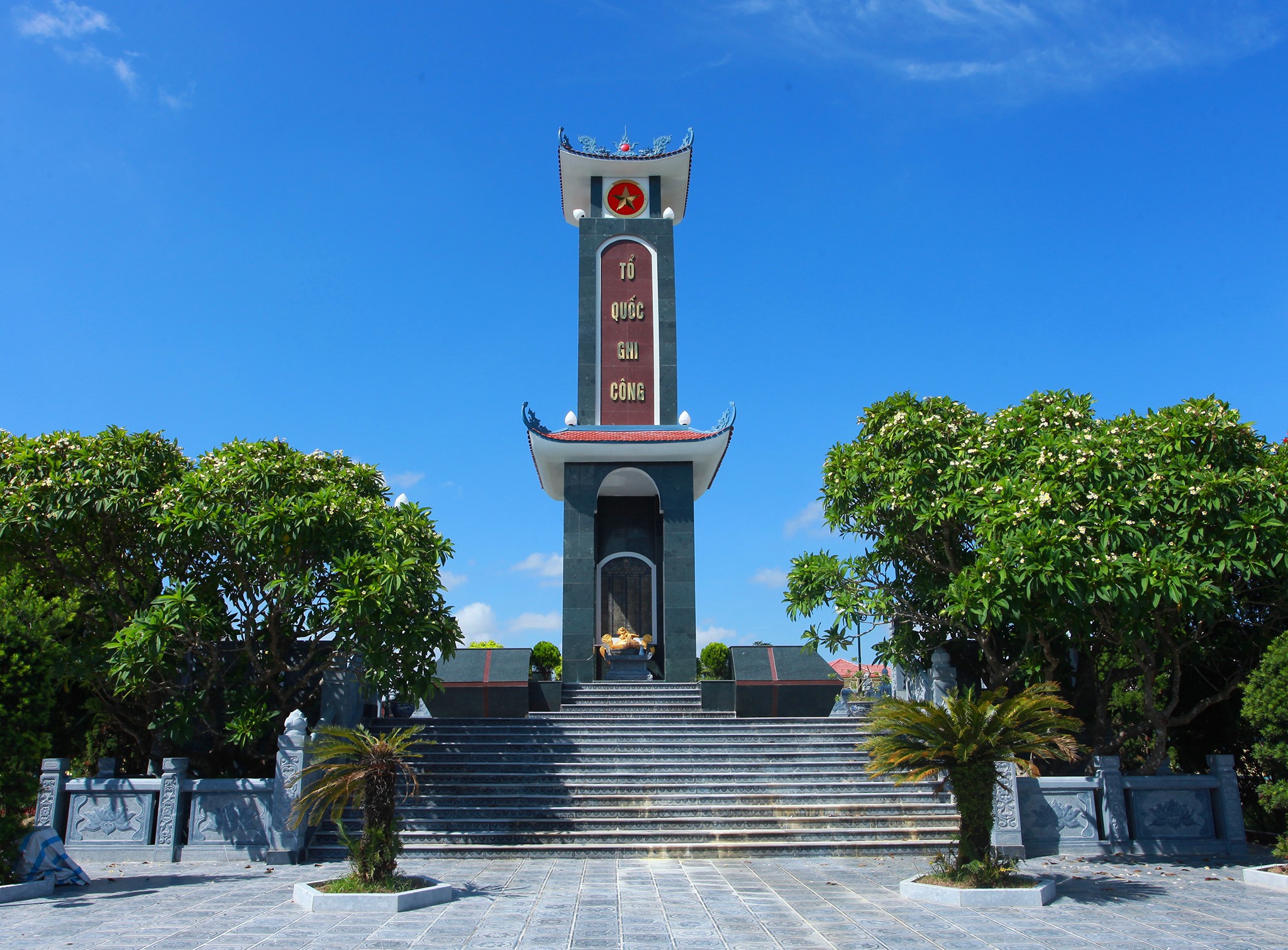 Đài tưởng niệm liệt sĩ xã Khánh Nhạc